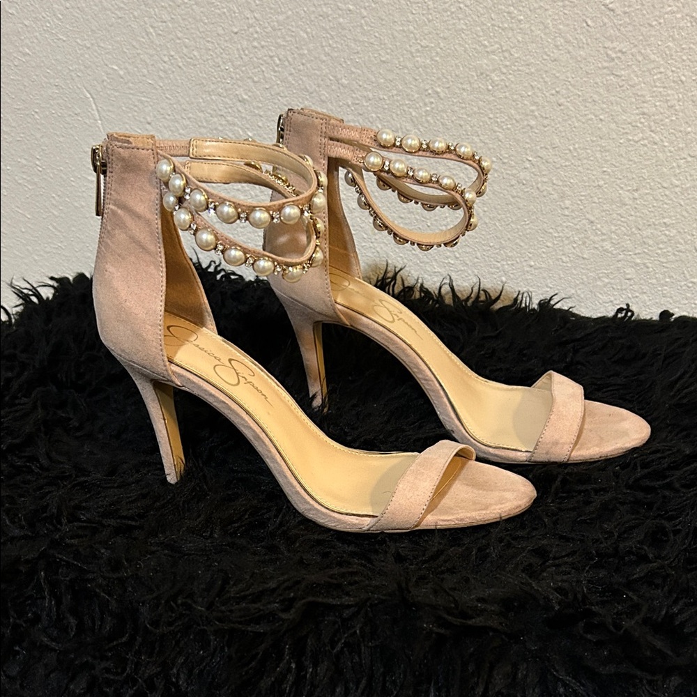 Elegant Pearl-Embellished Tan Blush Heels size 8 EUC